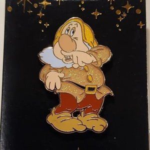 Disney Snow White and the Seven Dwarfs Sneezy Enamel Pin Limited Edition NEW